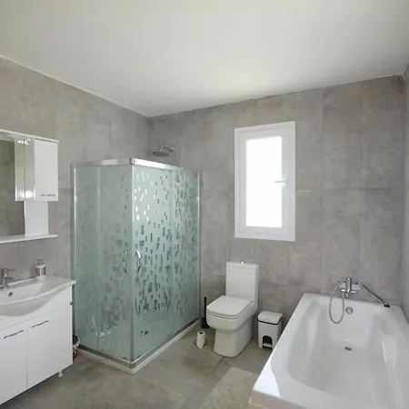 Tatil Evi 3-bedroom With Breathtaking Sea View And Private Pool Girne