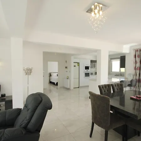 3-bedroom With Breathtaking Sea View And Private Pool Vakantiehuis *