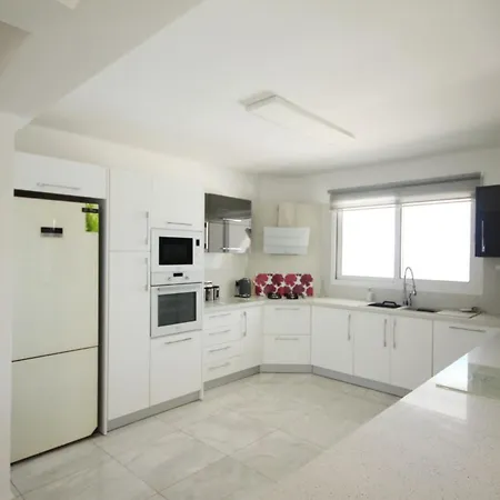 3-bedroom With Breathtaking Sea View And Private Pool *