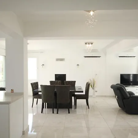 3-bedroom With Breathtaking Sea View And Private Pool Girne