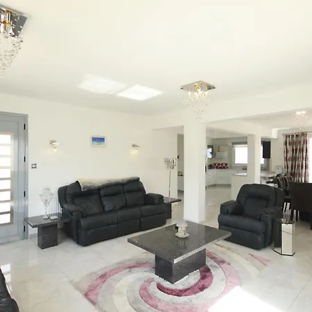 Vakantiehuis 3-bedroom With Breathtaking Sea View And Private Pool *