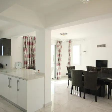 Vakantiehuis 3-bedroom With Breathtaking Sea View And Private Pool *